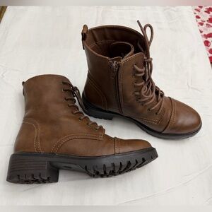 Universal Thread Boots